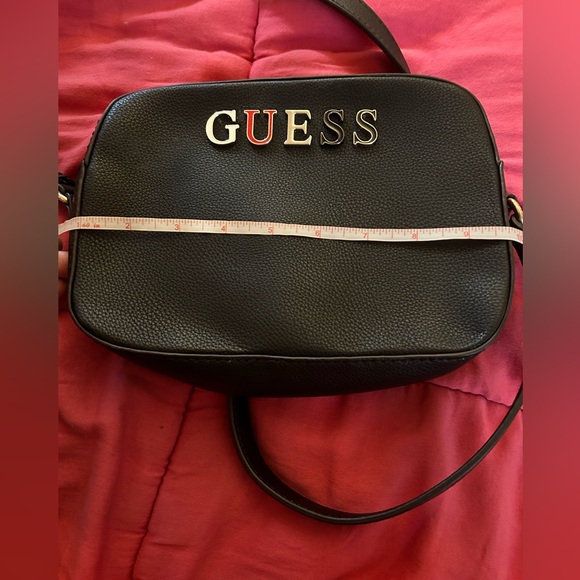 Black Guess shoulder/crossbody with adjustable strap - Picture 5 of 6
